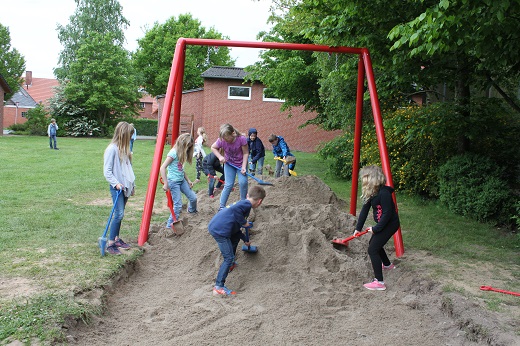 /vereine/forderverein/aktionen-und-anschaffungen/nestschaukel-fur-den-schulhof/